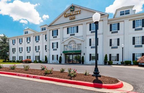 Harrisonburg Hotel | Cozy Quality Inn Harrisonburg I-81 with Pool & Breakfast