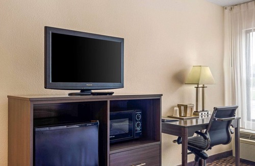 Archdale Hotel | Convenient Quality Inn High Point - Archdale with Pool & Spa