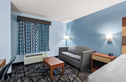 Lupton City Hotel | Inviting Quality Inn Hixson-Chattanooga with Ocean Views