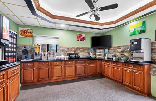Lupton City Hotel | Affordable Quality Inn Hixson - Enjoy Comfort & Amenities