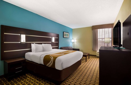 North Shore Hotel | Budget-Friendly Quality Inn with Eco Amenities & Breakfast