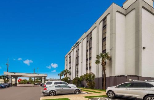 North Shore Hotel | Welcoming Inns in Houston, TX with Breakfast & Accessibility