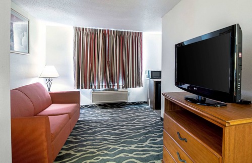 Huron Hotel | Quality Inn: Family-Friendly Comfort with Breakfast Included