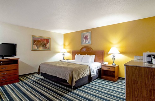 Huron Hotel | Quality Inn: Family-Friendly Comfort with Breakfast Included