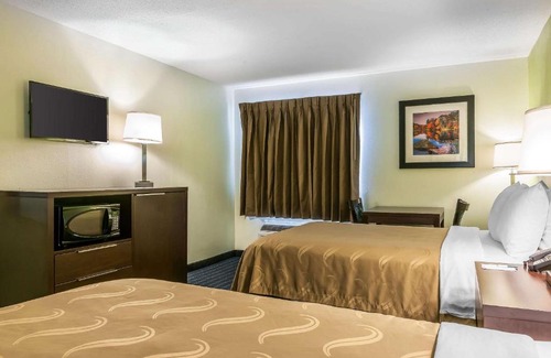 Jackson Hotel | Comfortable Quality Inn with Breakfast and Hot Tub
