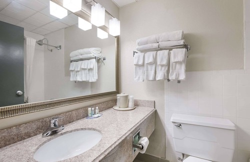 Joliet Hotel | Convenient Stay at Quality Inn Joliet with Restaurant & Breakfast