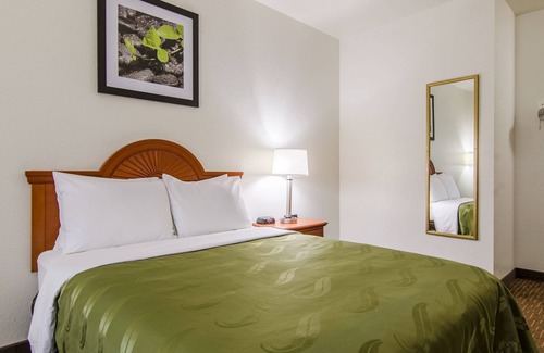 Junction City Hotel | Quality Inn Junction City: Family-Friendly Near Fort Riley