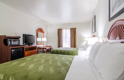 Junction City Hotel | Quality Inn Junction City: Family-Friendly Near Fort Riley