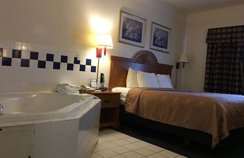 Kalamazoo Hotel | Budget-Friendly Quality Inn I-94 with Pool & Restaurant