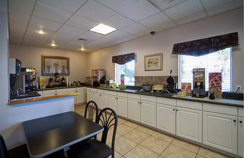 Titusville Hotel | Relaxing Retreat at Quality Inn Kennedy Space Center