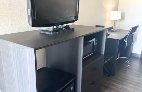 Titusville Hotel | Relaxing Retreat at Quality Inn Kennedy Space Center