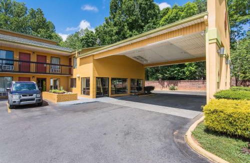 Kings Mountain Hotel | Quality Inn: Pet-Friendly Oceanfront Stay with Breakfast