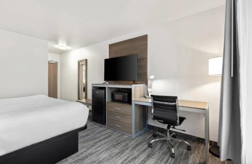 Kodiak Hotel | Pet-Friendly Retreat at Quality Inn Kodiak with Kitchen Access