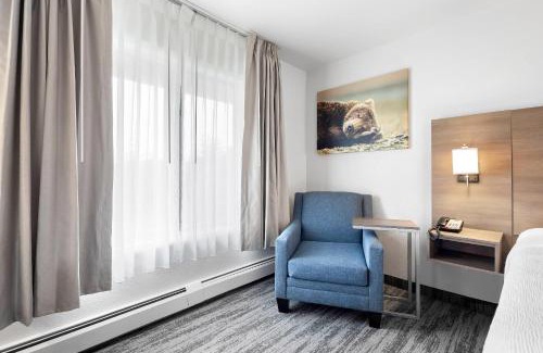 Kodiak Hotel | Pet-Friendly Retreat at Quality Inn Kodiak with Kitchen Access