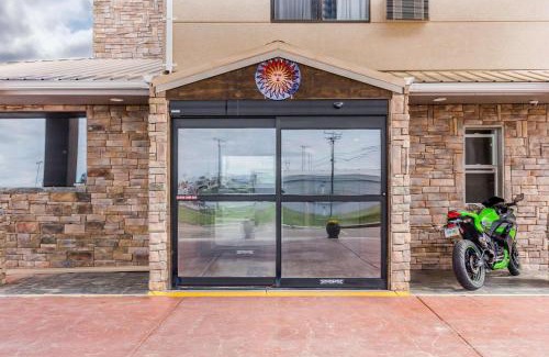 Lamar Hotel | Pet-Friendly Stay at Quality Inn with Family Amenities