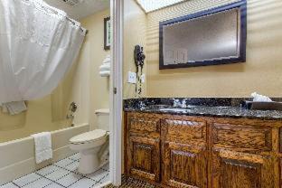 Laurinburg Hotel | Pet-Friendly Quality Inn Laurinburg with Oceanfront Views