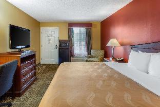 Laurinburg Hotel | Pet-Friendly Quality Inn Laurinburg with Oceanfront Views