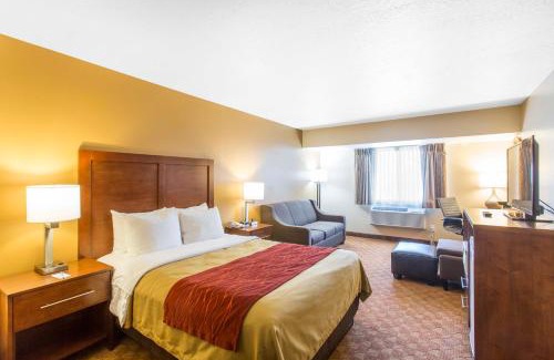 Logan Hotel | Pet-Friendly Quality Inn Logan: Near University with Pool