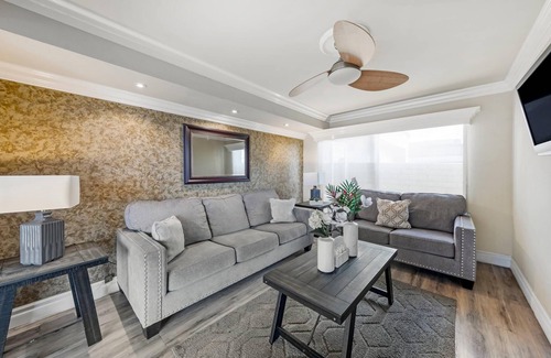 Harbor Hotel | Inviting Quality Inn Long Beach - Signal Hill with Pool & Spa