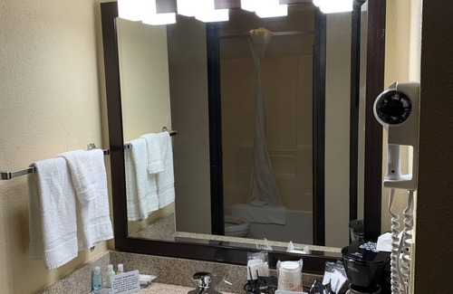 Macomb Hotel | Convenient Quality Inn Macomb Near University Area