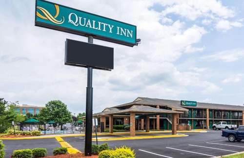 Lakeview Hotel | Budget-Friendly Quality Inn Manassas with Accessibility Features