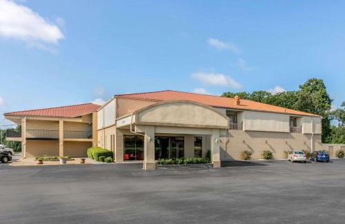 Manchester Hotel | Budget-Friendly Quality Inn: Ideal for Families and Kids