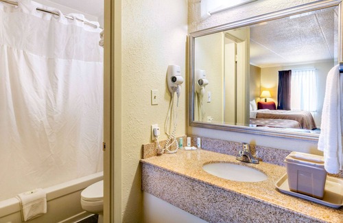Manchester Hotel | Comfortable Quality Inn: Family-Friendly with Breakfast & More