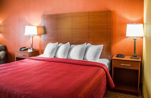 Manitowoc Hotel | Cozy Quality Inn: Pet-Friendly Stay with Breakfast Included
