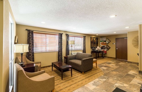 Marshall Hotel | Discover Quality Inn: Family-Friendly Escape with Spa & Pool