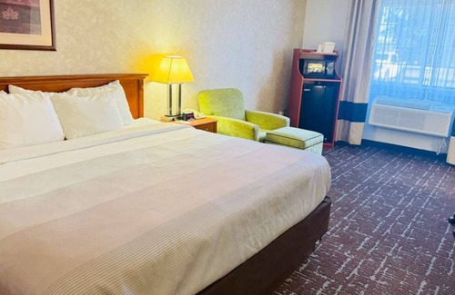 Marshall Hotel | Discover Quality Inn: Family-Friendly Escape with Spa & Pool