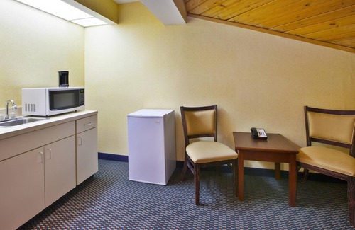 Marshall Hotel | Relaxing Quality Inn Marshall with Pool & Spa Amenities