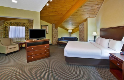 Marshall Hotel | Relaxing Quality Inn Marshall with Pool & Spa Amenities