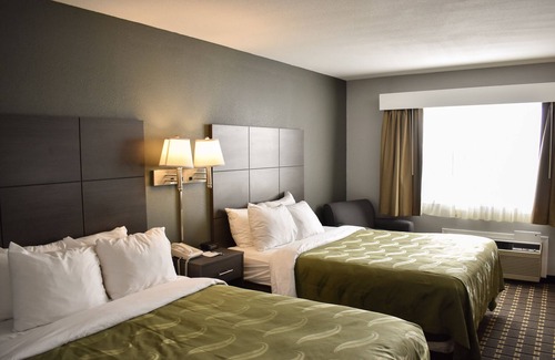 Mauston Hotel | Quality Inn: Family-Friendly Stay with Pool and Spa