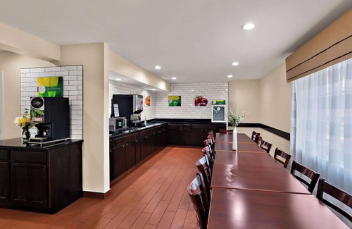 Raleigh Hotel | Budget-Friendly Quality Inn Memphis Northeast with Spa & Dining