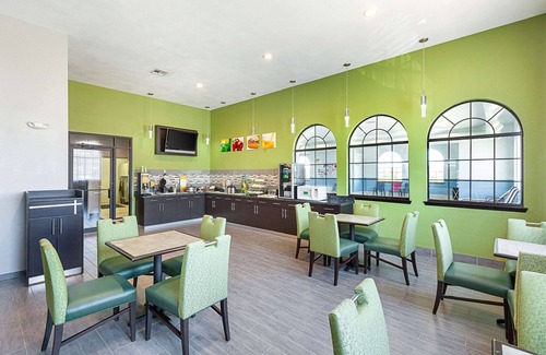 Mesquite Hotel | Budget-Friendly Quality Inn Mesquite with Pool & Spa