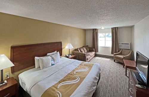 Mitchell Hotel | Inviting Quality Inn Mitchell: Pool, Spa & Family Amenities