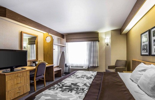 Moab Hotel | Quality Inn Moab: Family-Friendly with Pool & Spa Amenities