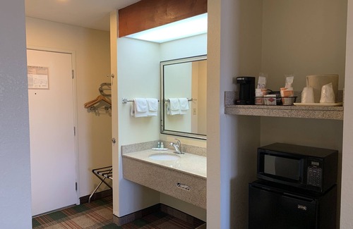 Montgomery Hotel | Comfortable Quality Inn Montgomery South with Pool & Dining