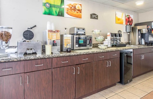 Montgomery Hotel | Comfortable Quality Inn Montgomery South with Pool & Dining