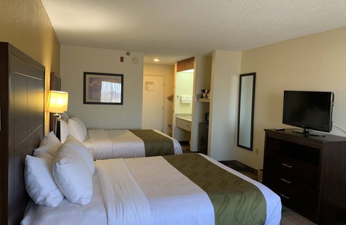 Montgomery Hotel | Comfortable Quality Inn Montgomery South with Pool & Dining