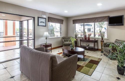 Montgomery Hotel | Comfortable Quality Inn Montgomery South with Pool & Kitchen