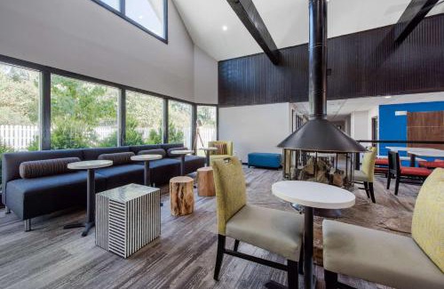 Morgantown Hotel | Pet-Friendly Quality Inn Morgantown with Pool and Dining
