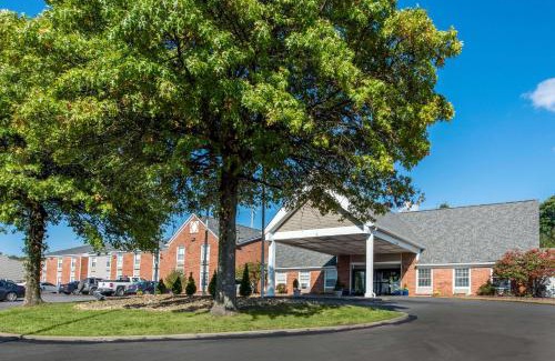 Morgantown Hotel | Pet-Friendly Quality Inn Morgantown with Pool and Dining
