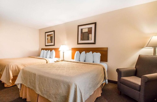 Morris Hotel | Pet-Friendly Quality Inn Morris I-80 with Pool & Breakfast