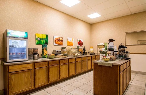 Morris Hotel | Pet-Friendly Quality Inn Morris I-80 with Pool & Breakfast