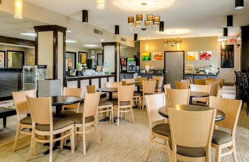 Kreole Hotel | Pet-Friendly Quality Inn Moss Point with Oceanfront Pool