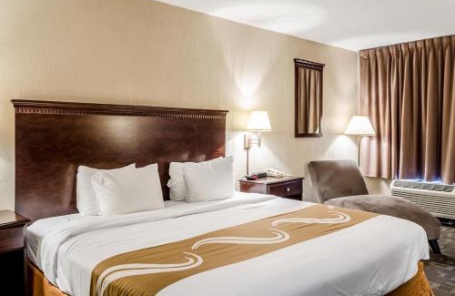 Kreole Hotel | Pet-Friendly Quality Inn Moss Point with Oceanfront Pool