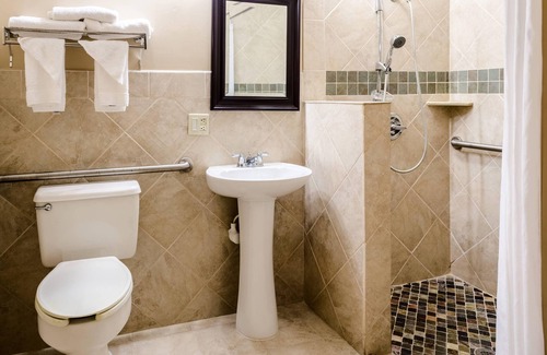 Kreole Hotel | Relaxing Quality Inn Moss Point - Pascagoula with Pool & Spa