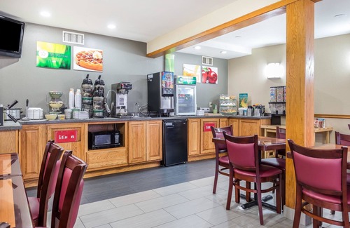 Mount Vernon Hotel | Budget-Friendly Quality Inn in Mount Vernon, IL with Kitchen