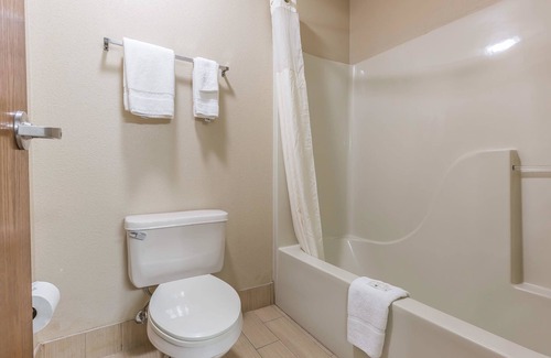 Mount Vernon Hotel | Budget-Friendly Quality Inn in Mount Vernon, IL with Kitchen